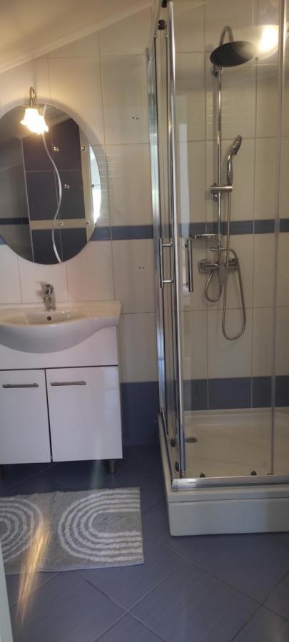 Guesthouse Villa Jurisic โนวาลยา ภายนอก รูปภาพ
