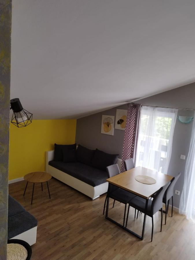 Guesthouse Villa Jurisic โนวาลยา ภายนอก รูปภาพ