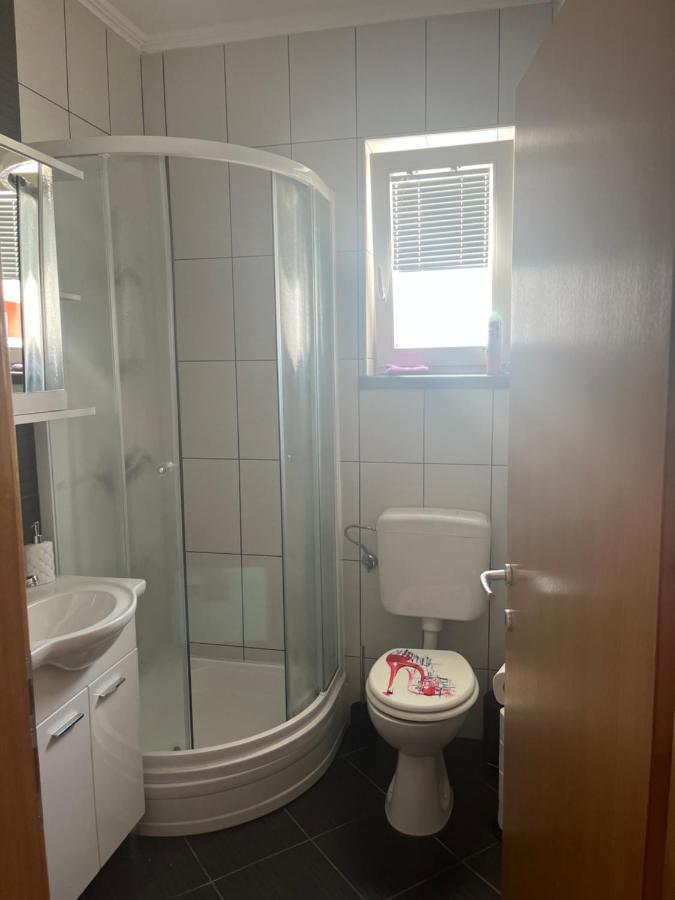 Guesthouse Villa Jurisic โนวาลยา ภายนอก รูปภาพ