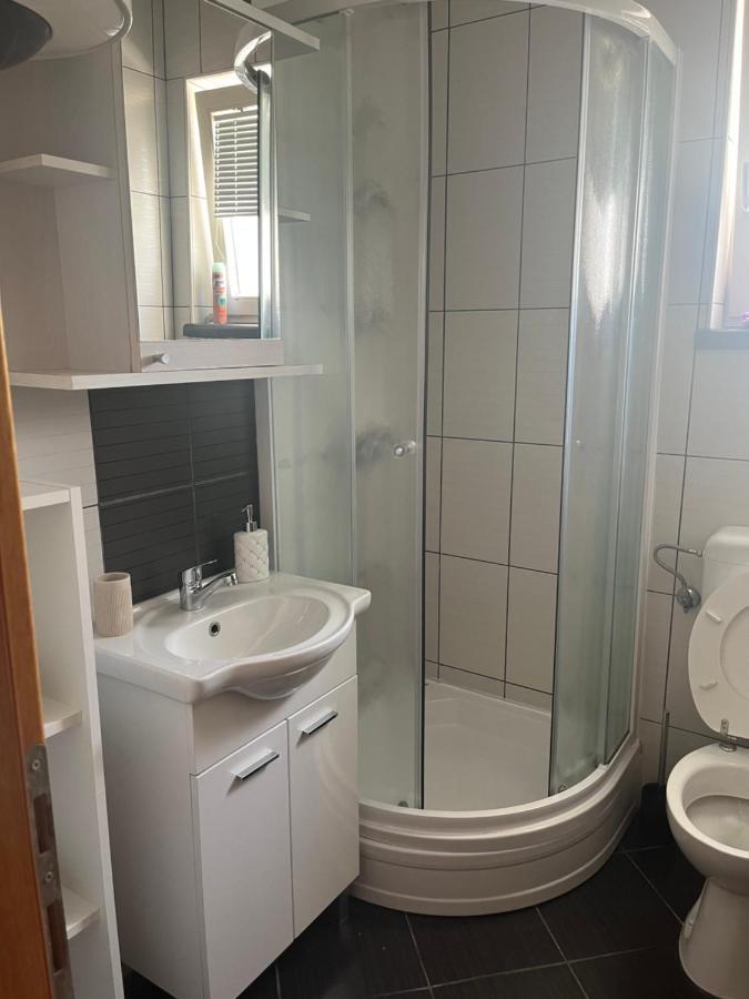 Guesthouse Villa Jurisic โนวาลยา ภายนอก รูปภาพ
