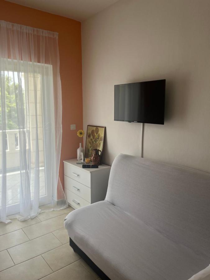 Guesthouse Villa Jurisic โนวาลยา ภายนอก รูปภาพ