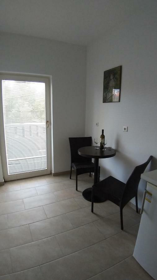 Guesthouse Villa Jurisic โนวาลยา ภายนอก รูปภาพ