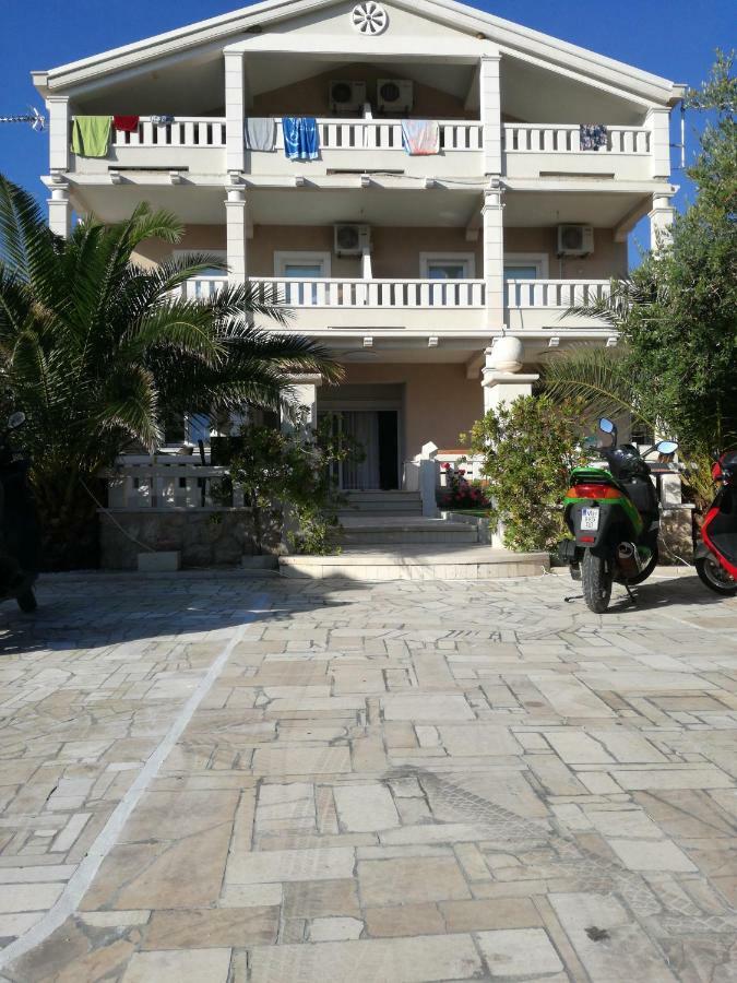 Guesthouse Villa Jurisic โนวาลยา ภายนอก รูปภาพ