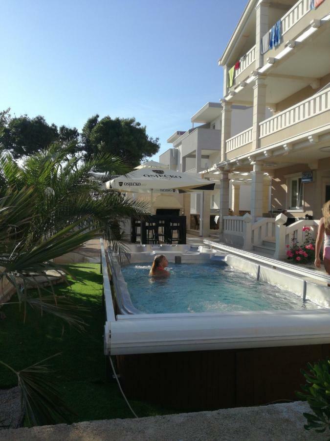 Guesthouse Villa Jurisic โนวาลยา ภายนอก รูปภาพ