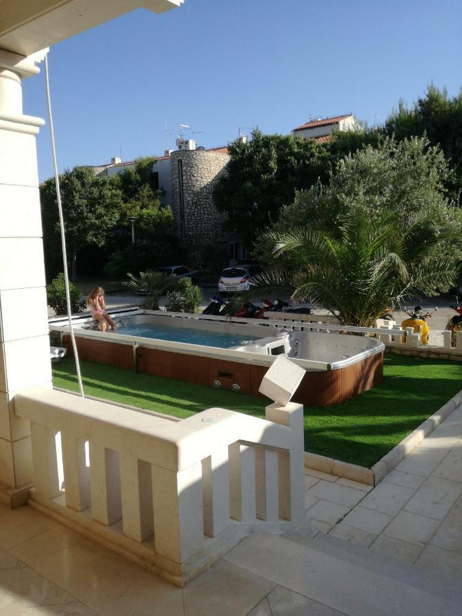 Guesthouse Villa Jurisic โนวาลยา ภายนอก รูปภาพ